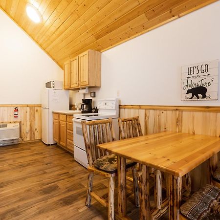 Hungry Horse Beargrass Lodging & Rv Resort מראה חיצוני תמונה
